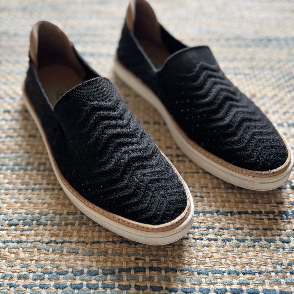 Ugg Sammy Slip On Black Chevron Stretch Fabric Sneaker Loafer, sz 8 women’s